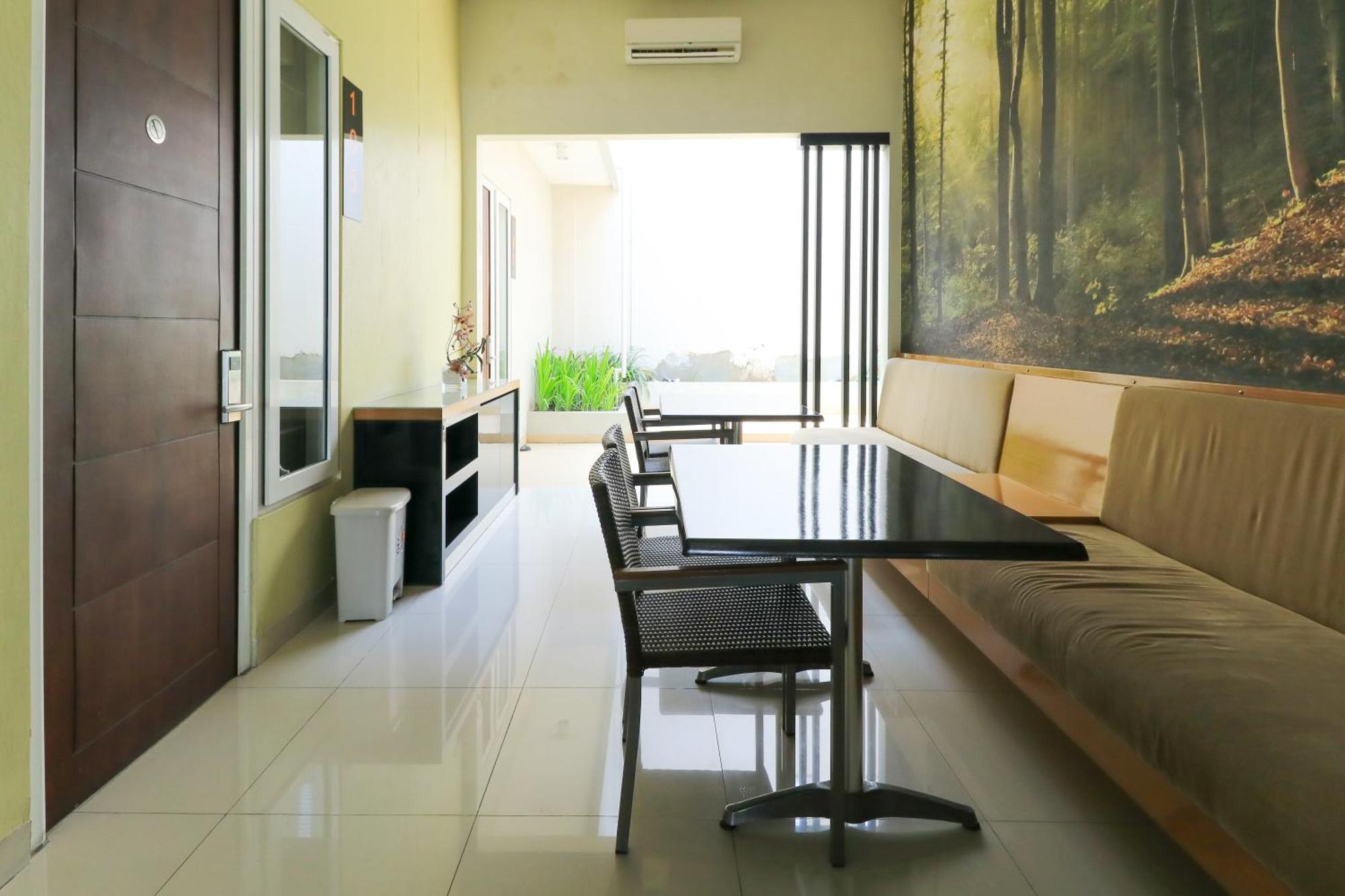 HOME Guesthouse Sorabaya Extérieur photo