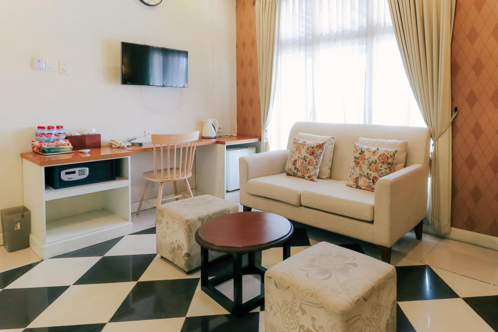 HOME Guesthouse Sorabaya Extérieur photo
