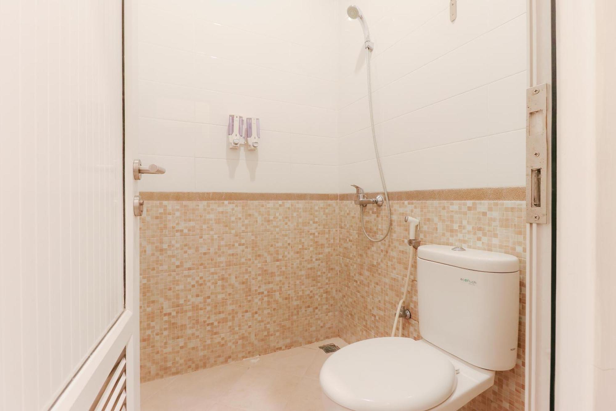 HOME Guesthouse Sorabaya Extérieur photo