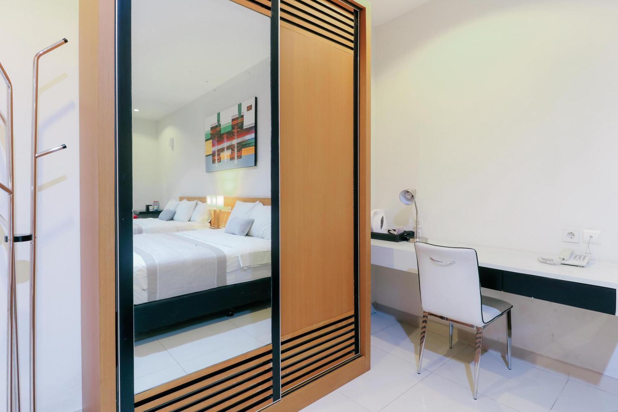 HOME Guesthouse Sorabaya Extérieur photo